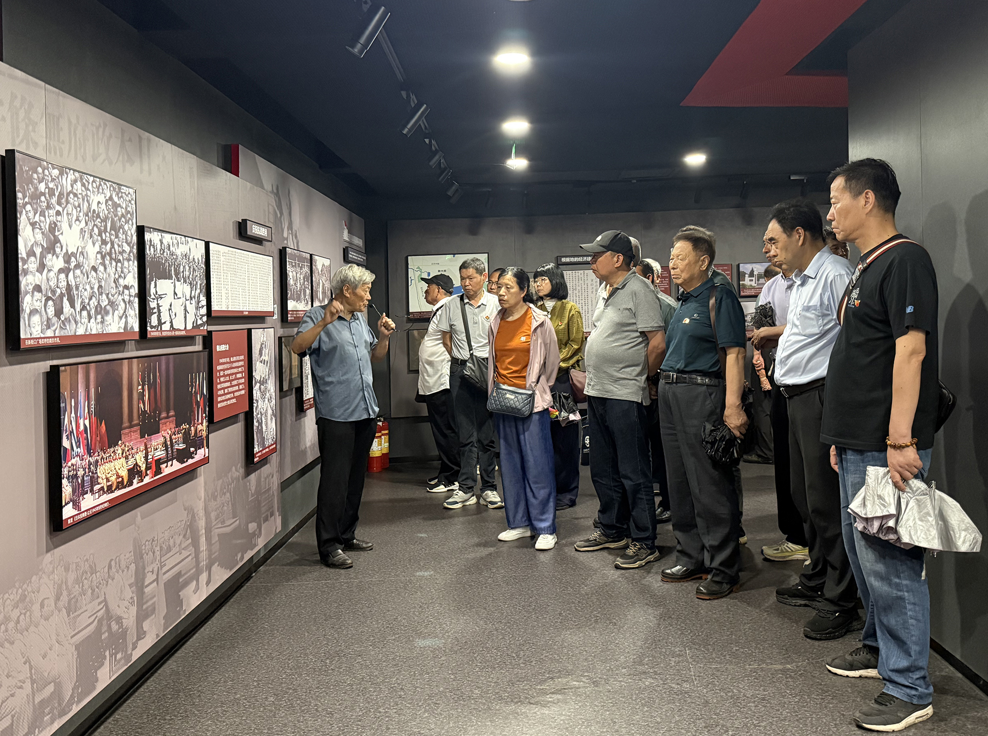 银发忆初心，共话鱼水情01.jpg